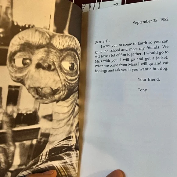 E.T. Book - Picture 3 of 4